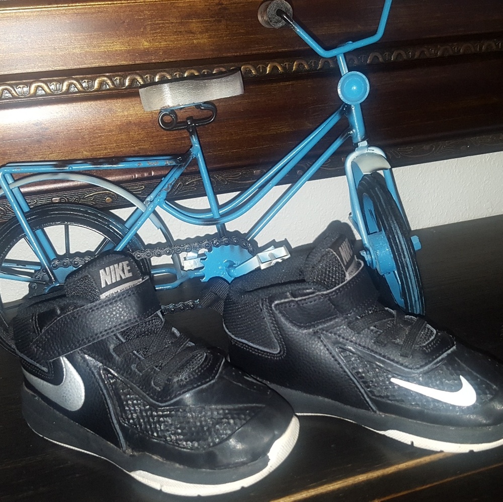 Toddler  Nike shoes size 8